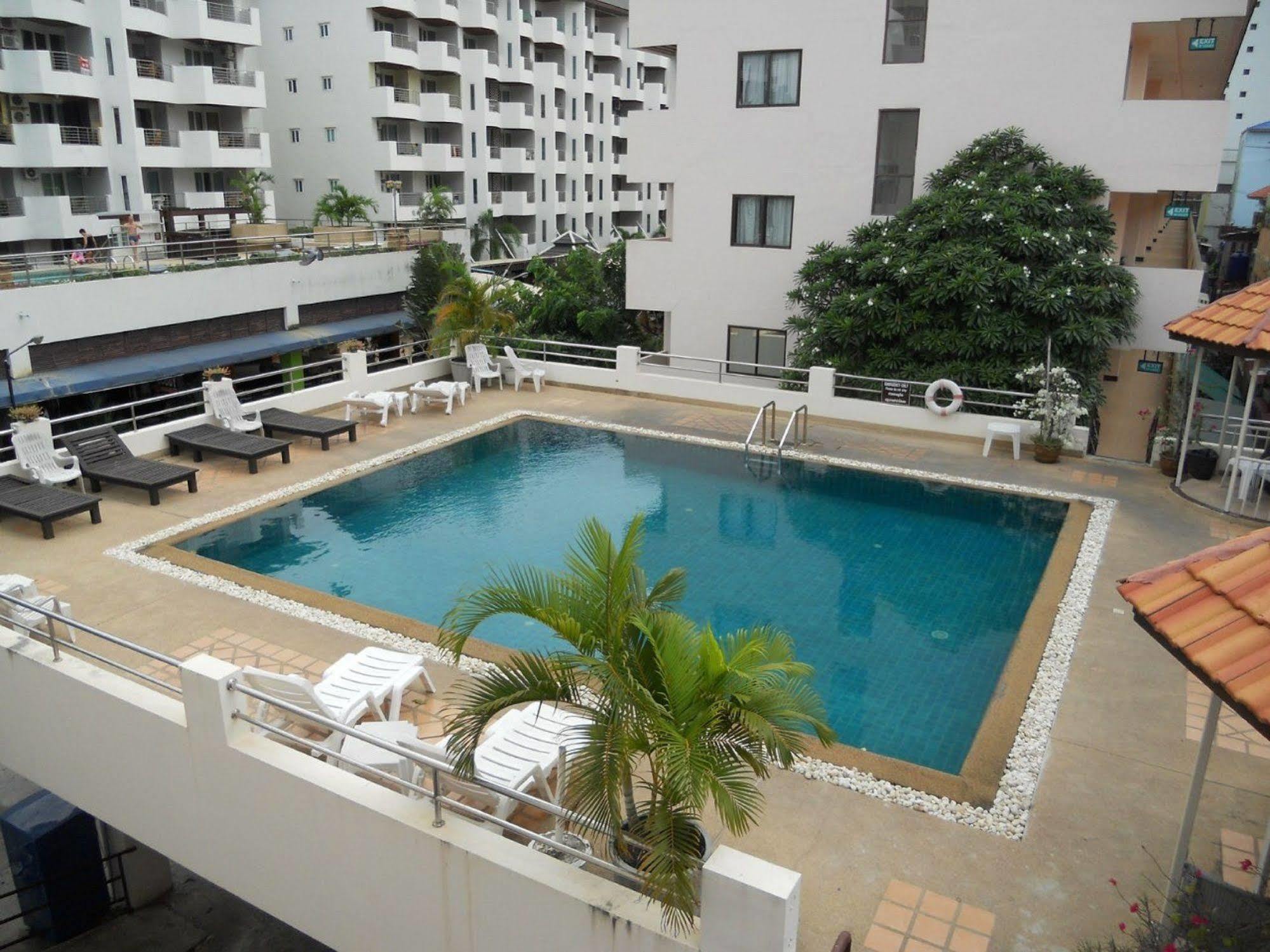 Jomtien Good Luck Apartment Buitenkant foto