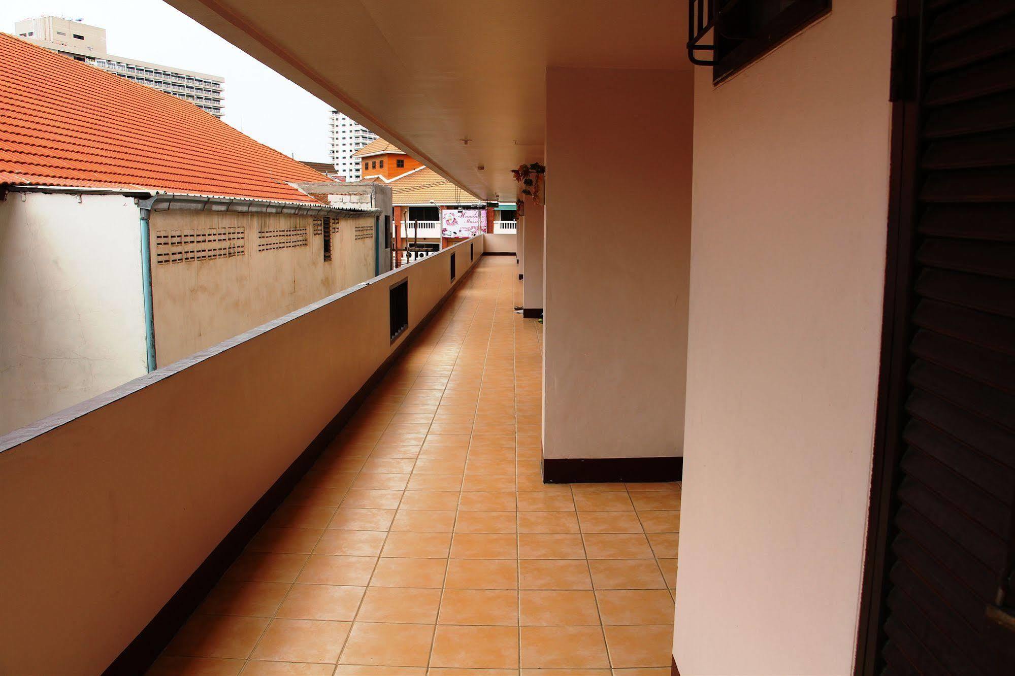 Jomtien Good Luck Apartment Buitenkant foto